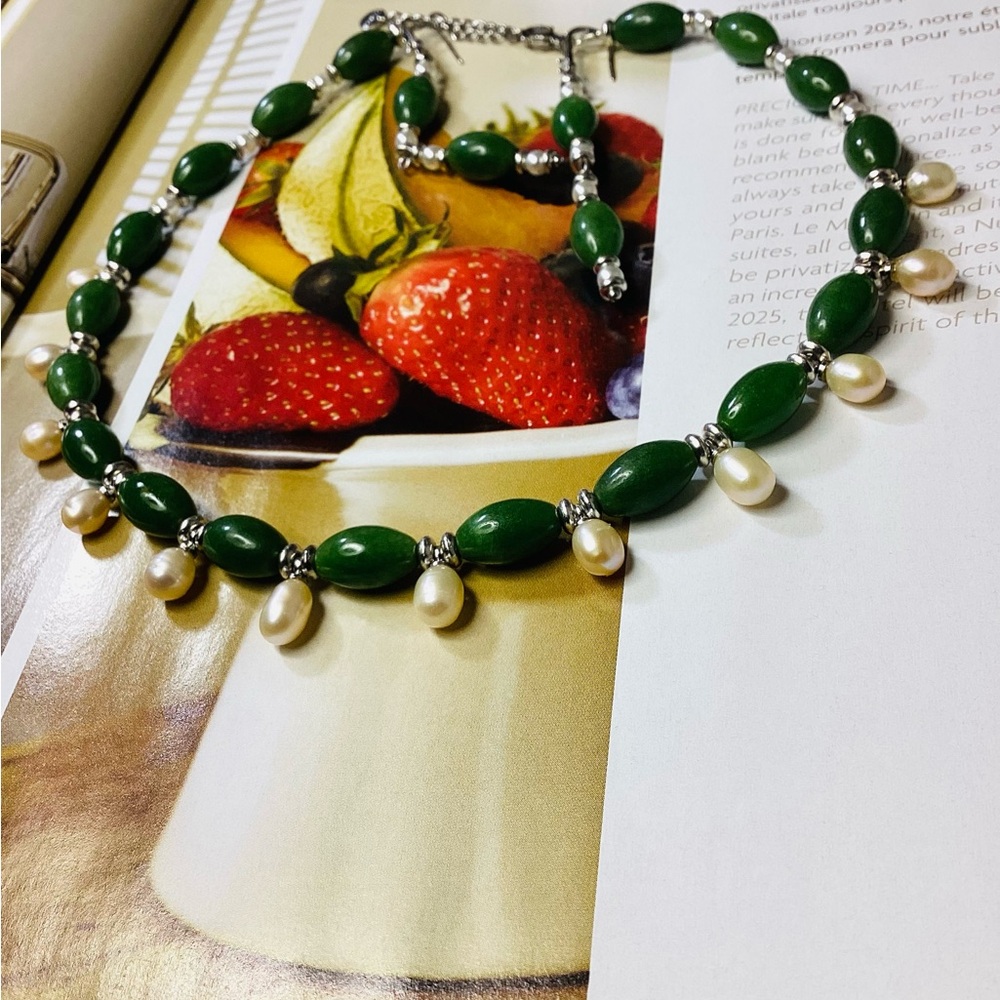 Green Jade White Pearls Silver Necklace-Earrings